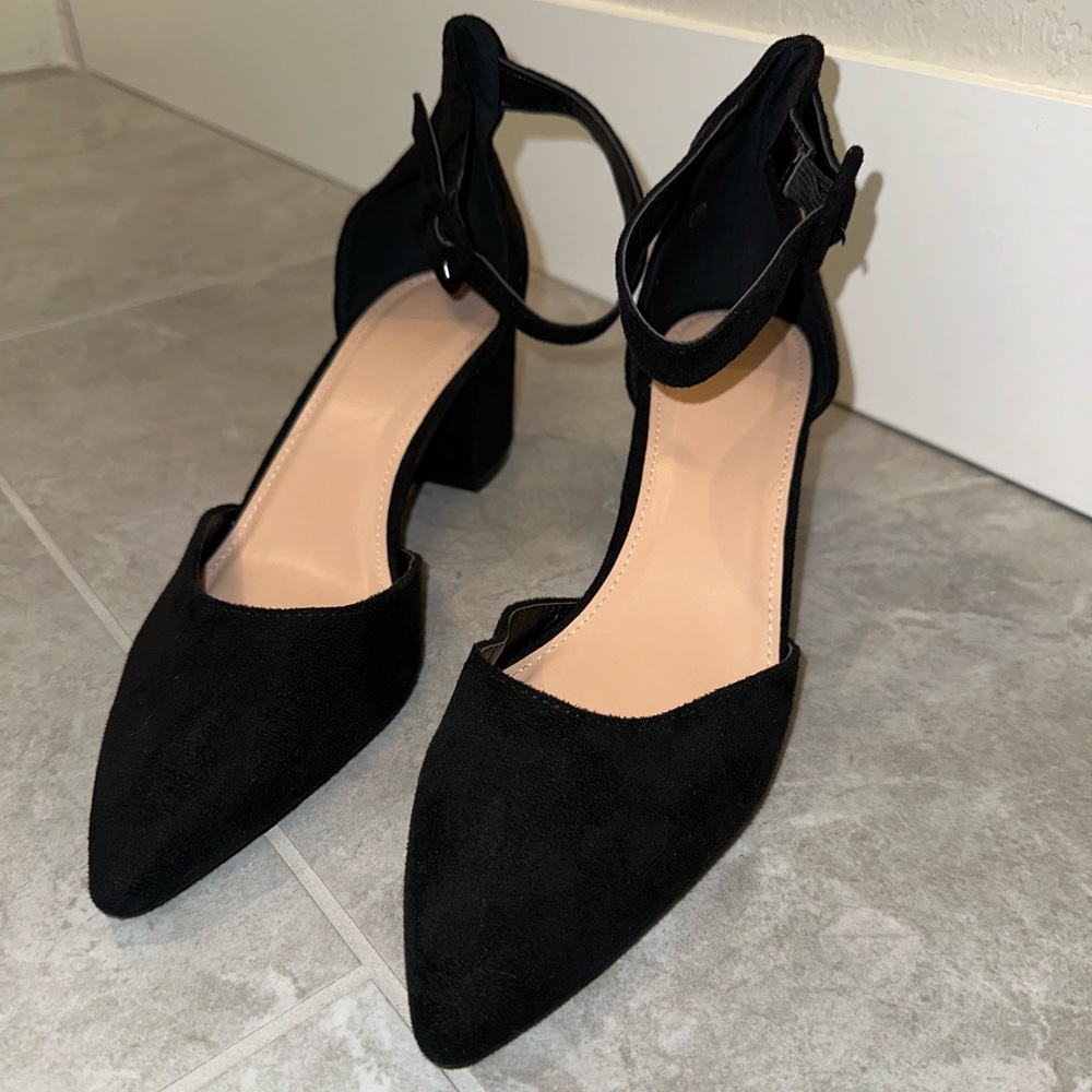 Black ankle strap heel, never worn, perfect tread on the sole